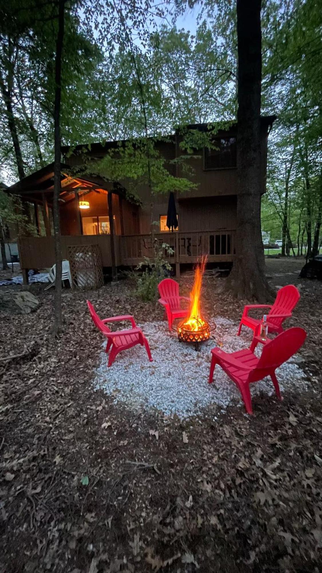 Cozy Cabin At Poconos With Hot Tub And Fire Pit East Stroudsburg Eksteriør bilde