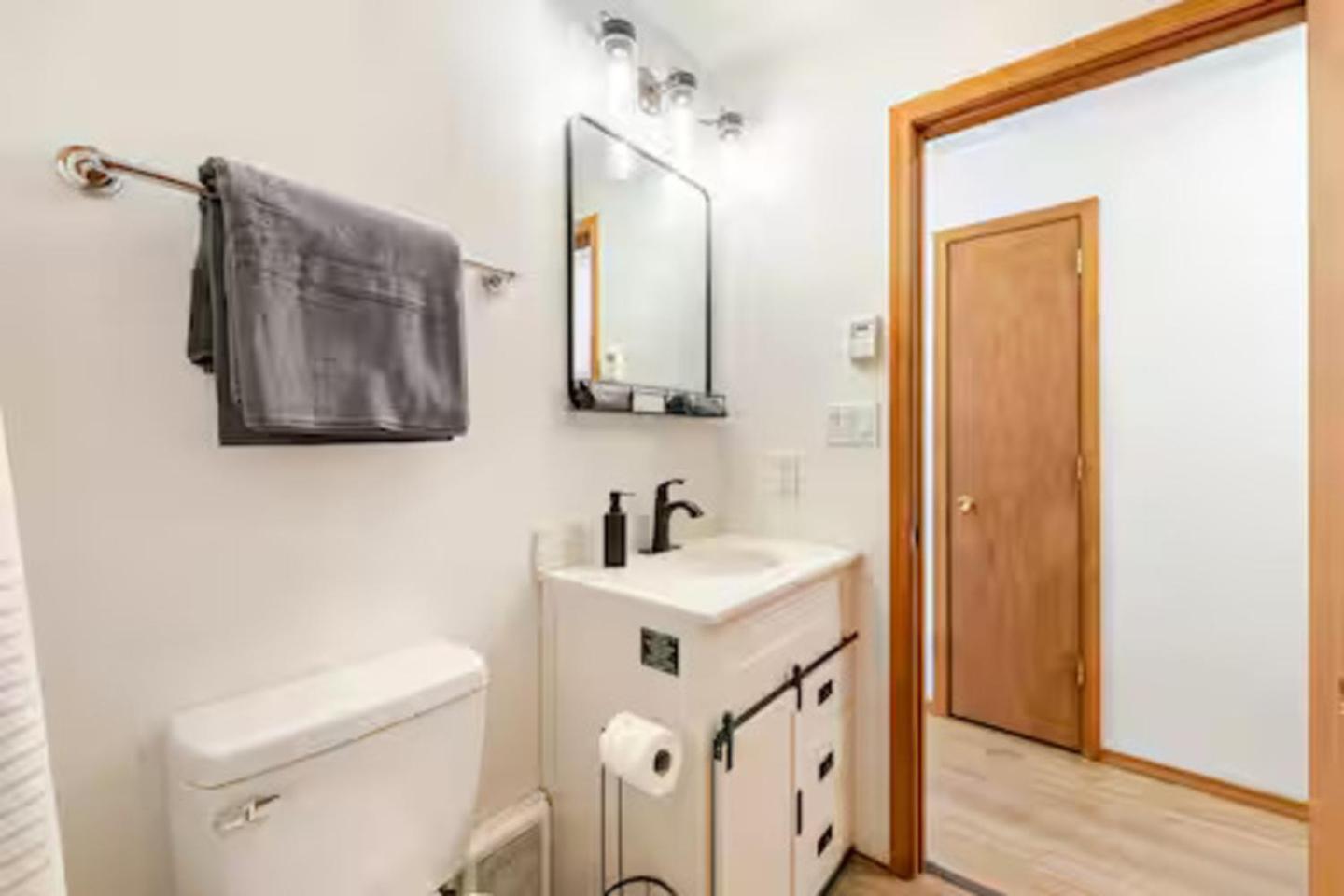 Cozy Cabin At Poconos With Hot Tub And Fire Pit East Stroudsburg Eksteriør bilde